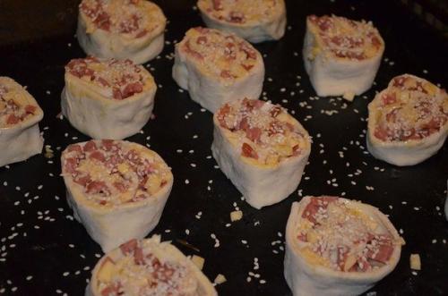 Слойки с колбасой и сыром. 03 Слойки с колбасой и сыром. 03