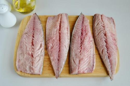 Мы готовим рулеты из скумбрии с овощами. 02