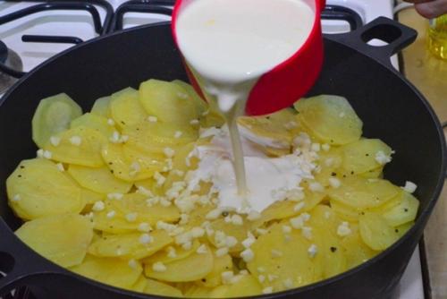 Картошка с грибами в сливках. 05