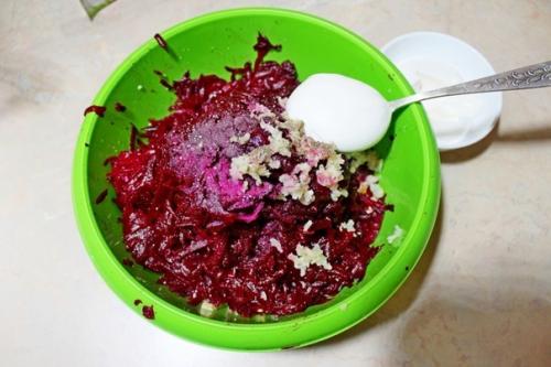 Салат со свеклой и сыром. 04