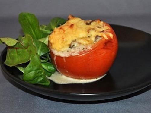 Помидоры фаршированные курицей.