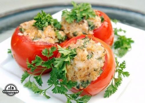 Помидоры фаршированные курицей.