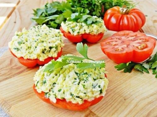 Закуска из помидоров и сыра.