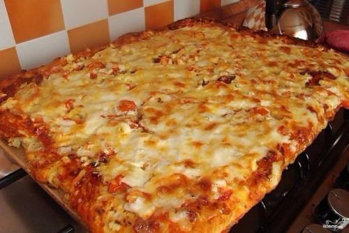 Быстрая пицца на противне. Быстрая пицца на противне.