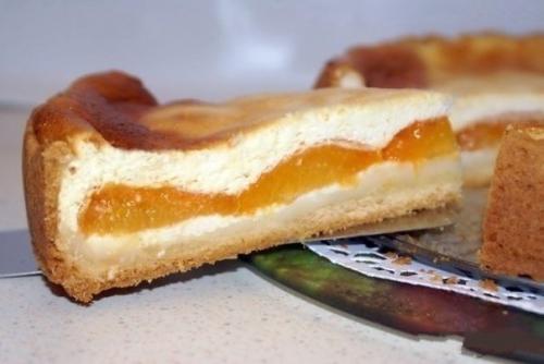 Творожный пирог с абрикосами.