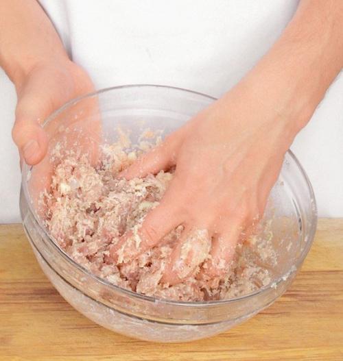 Пожарские котлеты.  Ингредиенты: 05