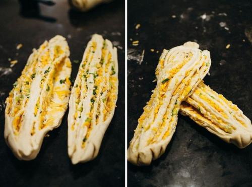 Скрученный домашний хлеб с сыром и зеленью. 03