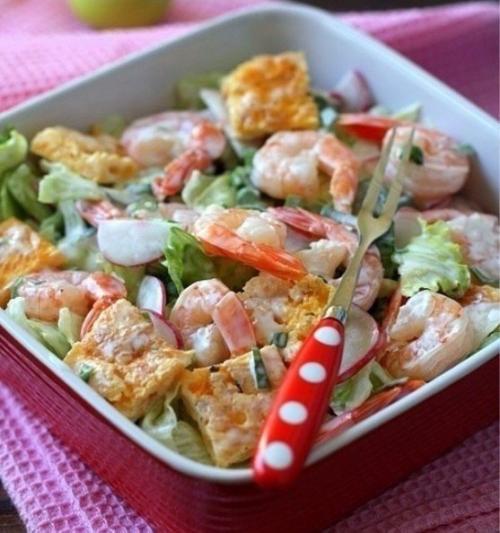 Салат с омлетом и креветками. 01