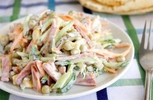 Очень простой и вкусный салатик! 

