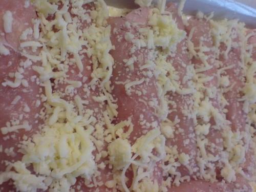 Рулетики из куриной грудки в сырном соусе. 04