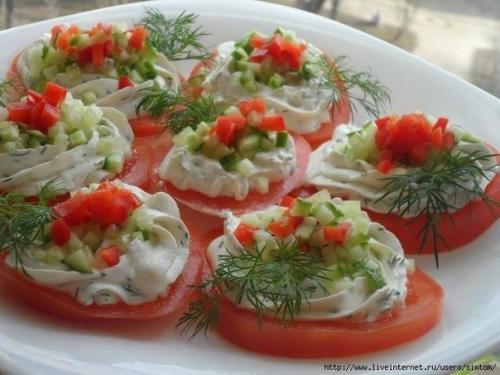Помидорки с творогом и чесноком - идеальный поздний перекус!