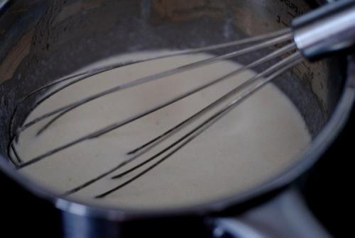 Форель под чесночным соусом, запеченая на картофельной Подушке. 03