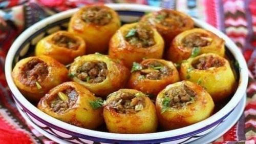 Хрустящий фаршированный картофель с ветчиной и сыром.

