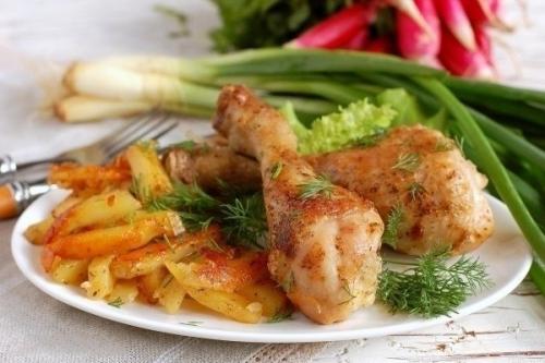 Картофель с курицей в мультиварке.