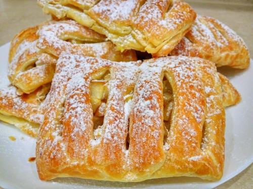 Слойки с яблоками. Слойки с яблоками.