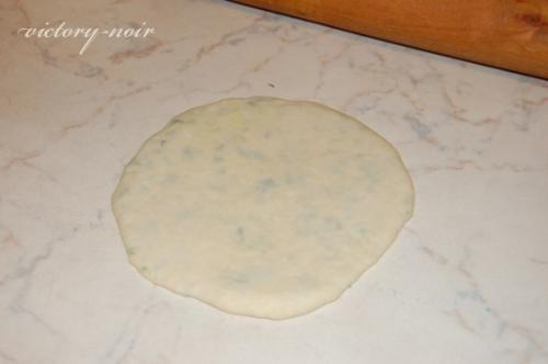 Невероятно вкусная вещь хичины с сыром и зеленью, и еще с картошкой и зеленью. 05