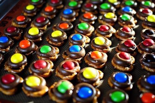 Интересное печенье.  70 шт. претцелей 70 шт.