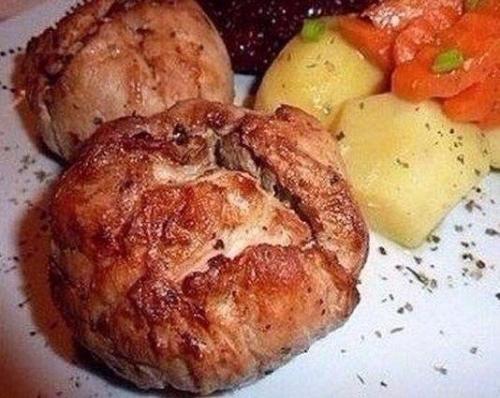 Курица с грибами или куриные бомбочки.