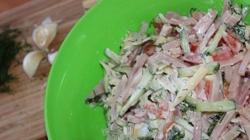 Салат из ветчины с помидорами. 07