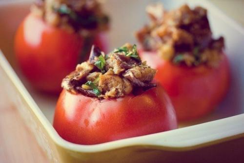 Помидоры, фаршированные куриным Филе и овощами.
