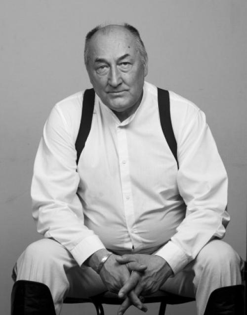 Мне кажется, что с этим годом что-то не так. 02