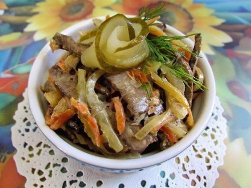 Салат из говьяжей печени.