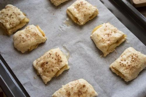 Яблочные бисквиты с соусом. 08