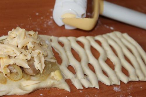 Слойки с курицей и сыром. 06