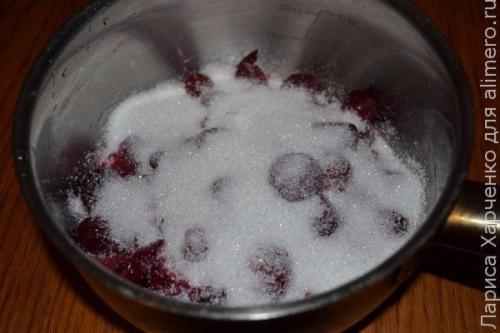 Творожный пирог с вишневым соусом. 03