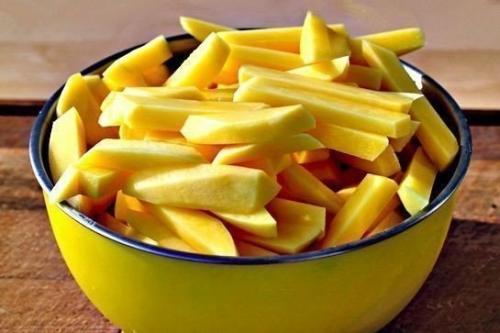 Ароматный картофель фри, запеченный в духовке. 01