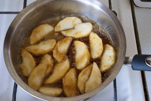 Яблочные бисквиты с соусом. 05