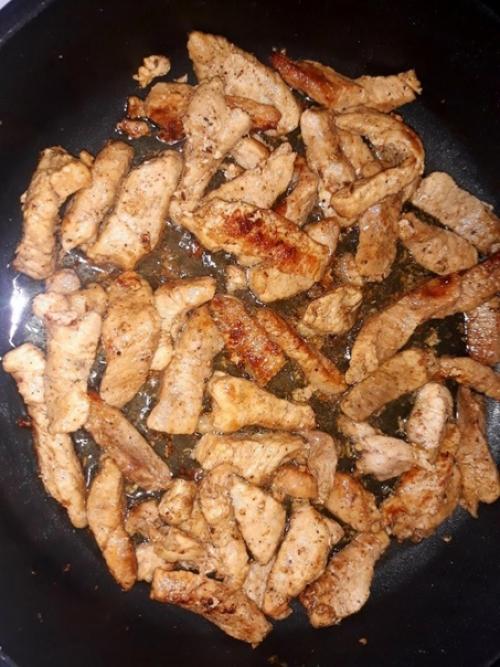 Ароматный рис со свининой и овощами. 04