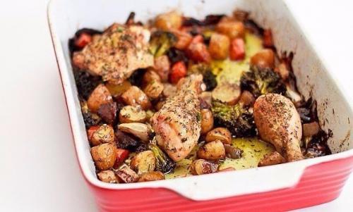 Запеченная курица с овощами.