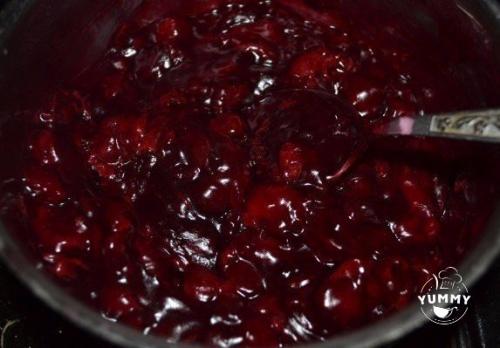 Творожный пирог с вишневым соусом. 04