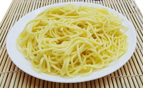 Фаршированные яйца. дд атака. Ингредиенты:  3 яйца, сваренных вкрутую, 50 г постной куриной ветчины, 3 ст.