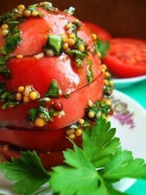 Ароматные пикантные помидорки на закуску (за полчаса).