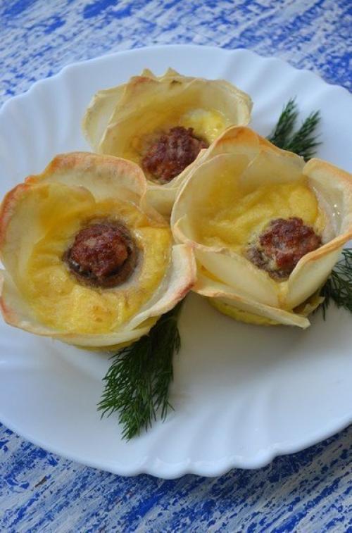 Картофельные цветочки с фаршем.

