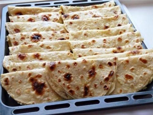 Кыстыбый. 

Кыстыбый - Это национальное татарское блюдо, и каждая Татарочка знает, как его приготовить.  