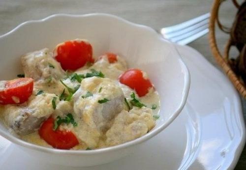 Треска запечённая с сыром и томатами.