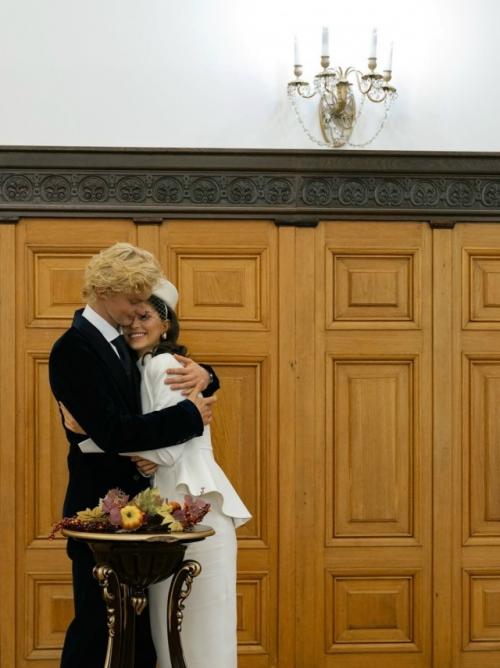 Полина Денисова из Папиных Дочек и актёр Антон Рогачёв официально стали мужем и женой. 05