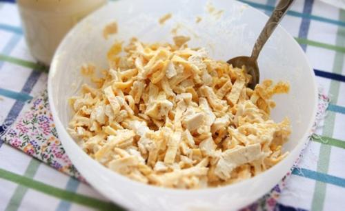 Салат с курицей и яичными блинчиками? 07