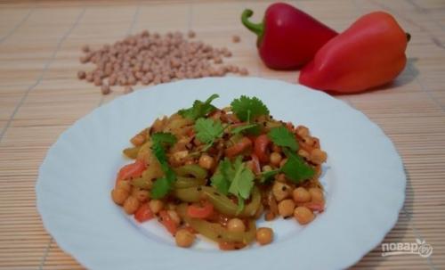 Турецкий горох Нут с овощами.
