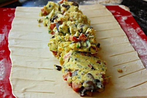 Яичница - болтунья в слоёном тесте. 07