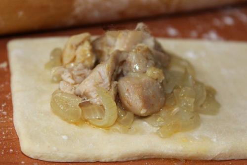 Слойки с курицей и сыром. 04