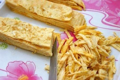 Салат с курицей и яичными блинчиками? 04