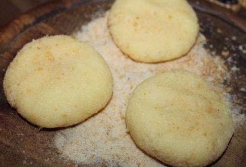 Манники жаренные.  Ингредиенты: 05