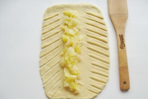 Яблочная косичка.  Ингредиенты: 03