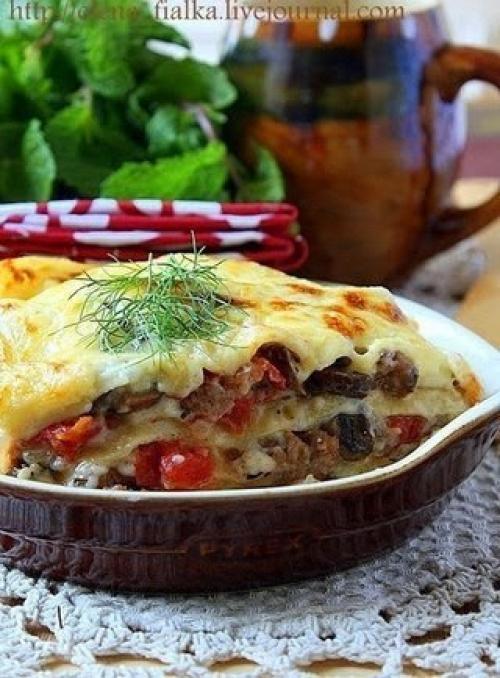 Лазанья с мясом и грибами.