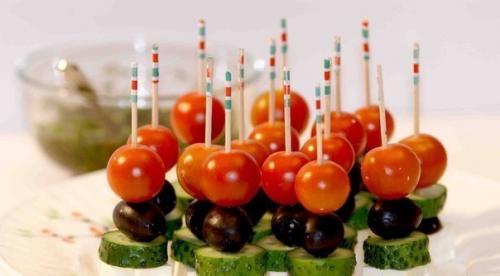 10 идей для канапе на шпажках. 10 идей для канапе на шпажках.