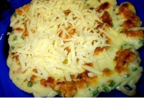 Лепешка на завтрак.  Лепешка на завтрак - это вкусное, быстрое в приготовлении блюдо из яиц, колбасы, сыра и зелени. 02